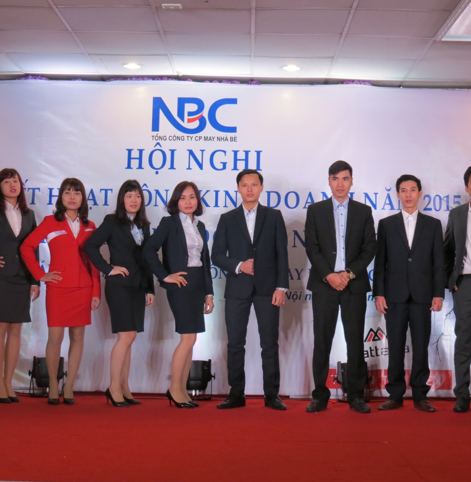 644Nhung-bo-dong-phuc-mang-thuong-hieu-Mattana-duoc-khach-hang-danh-gia-cao