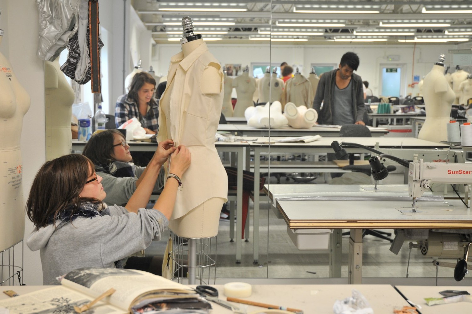 fashion_studio_factory_floor_003