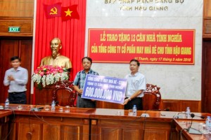 nbc-trao-tang-12-nha-tinh-nghia-2