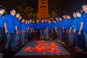 tuoi-tre-nbc-thap-nen-tri-an-cac-anh-hung-liet-si-2