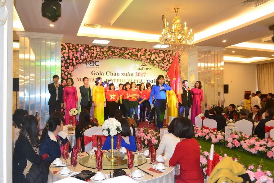 gala-chao-xuan-2017-mattana-dot-pha-va-phat-trien