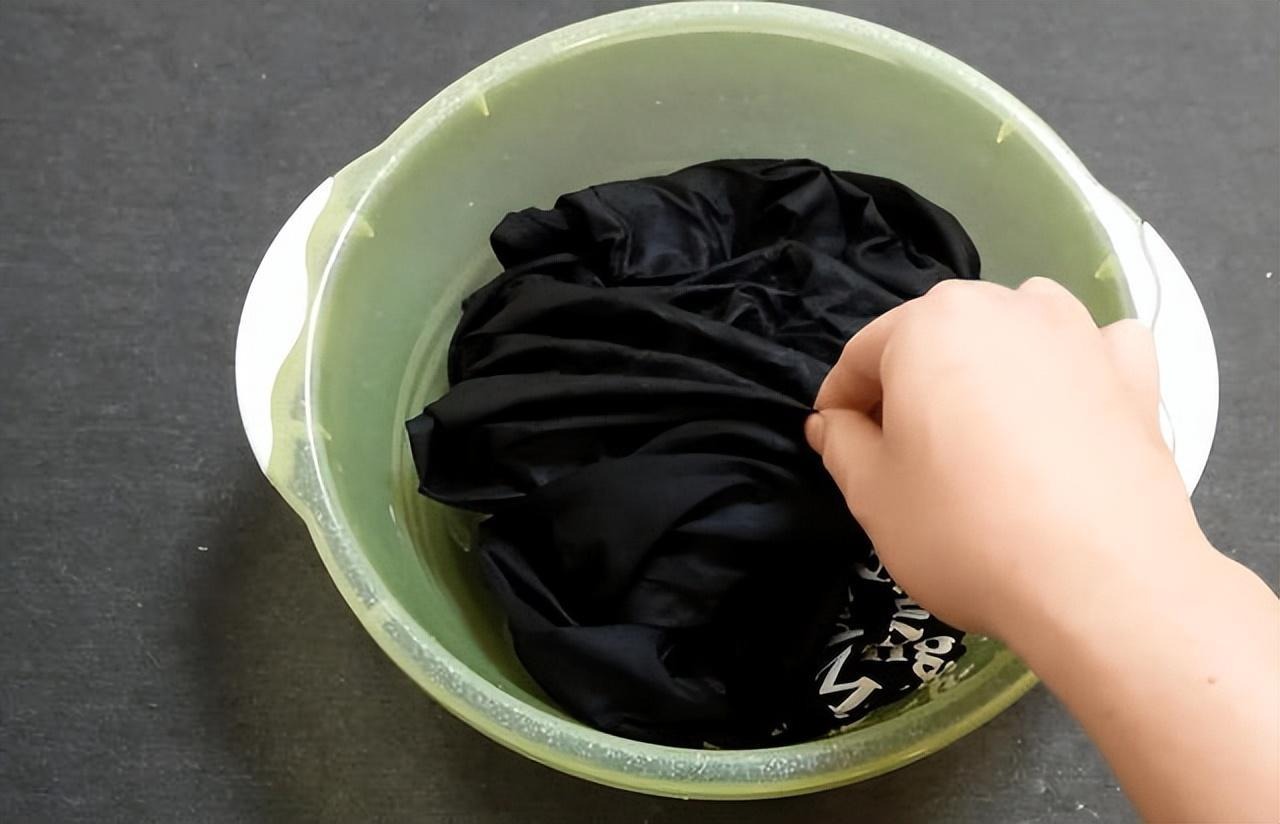 Cách giặt quần jean mới