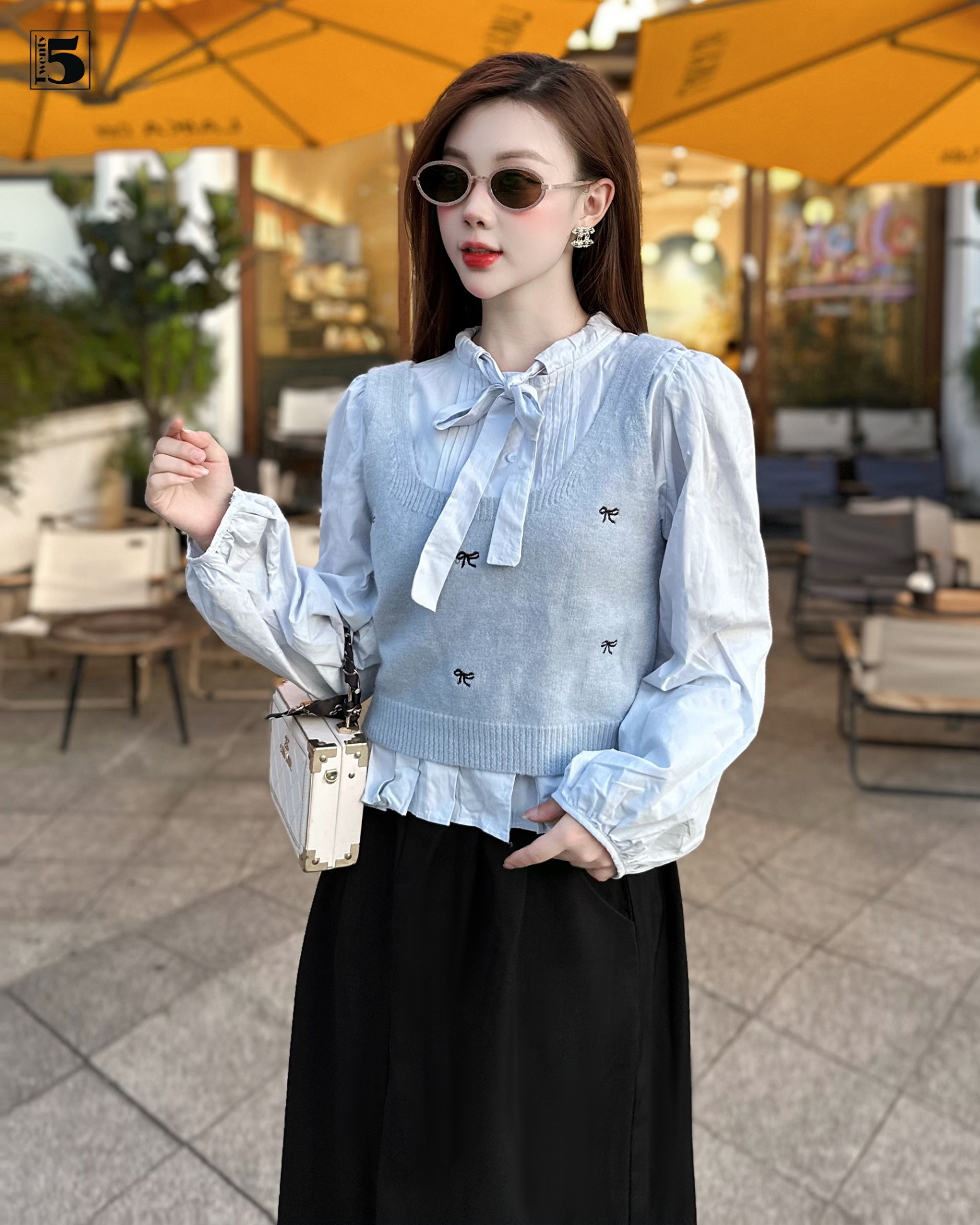 Phong cách công sở với áo len phối sơ mi