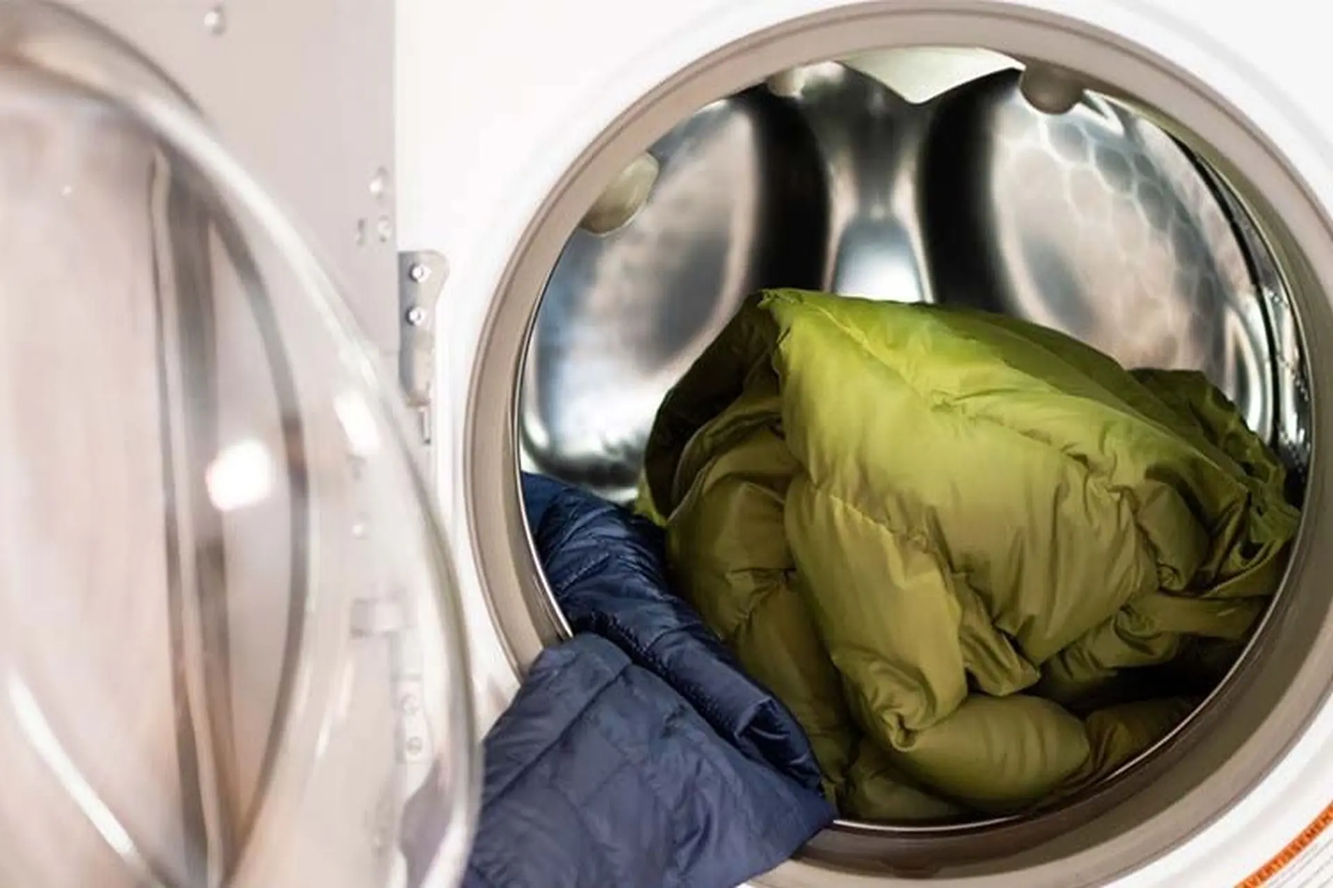 Cách giặt áo phao bằng máy giặt