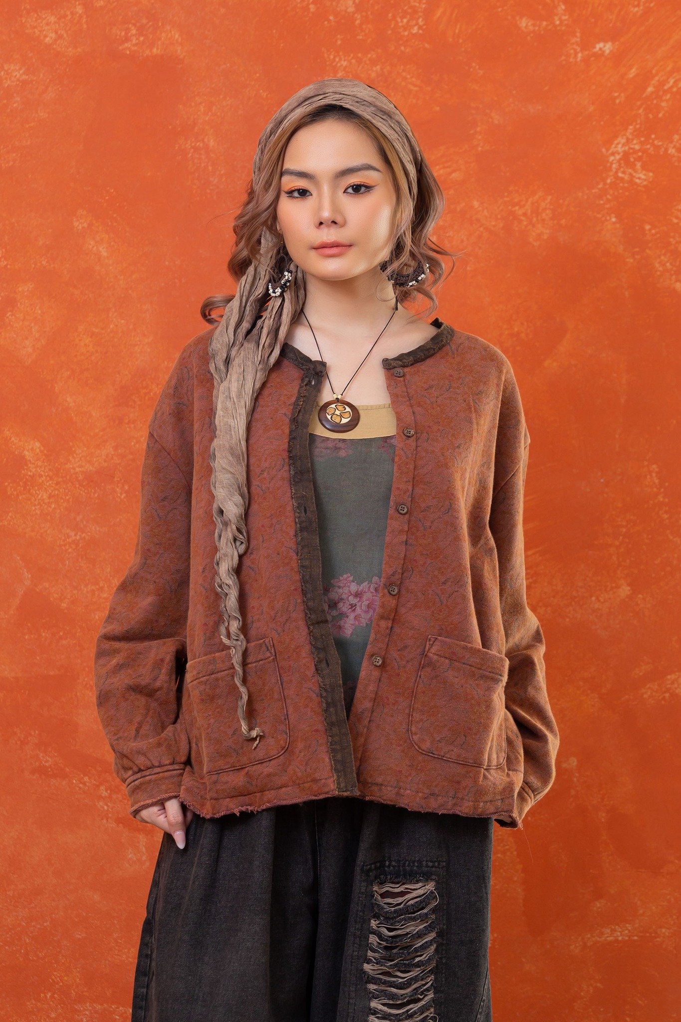 Phối đồ nâu đất bohemian cá tính