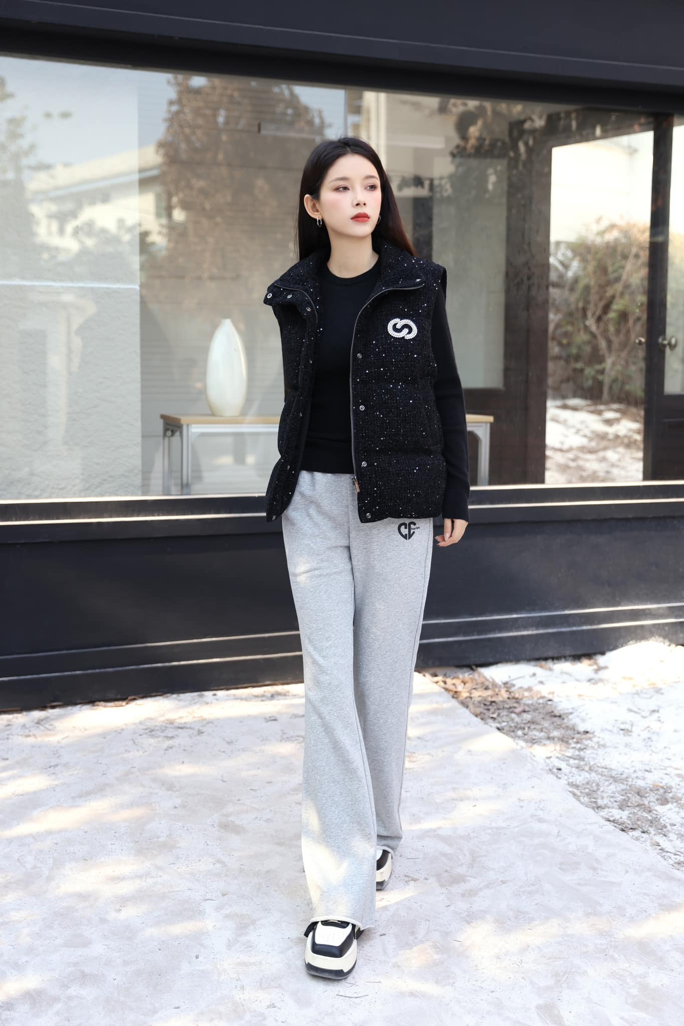 Phối đồ với áo phao gile nữ đen