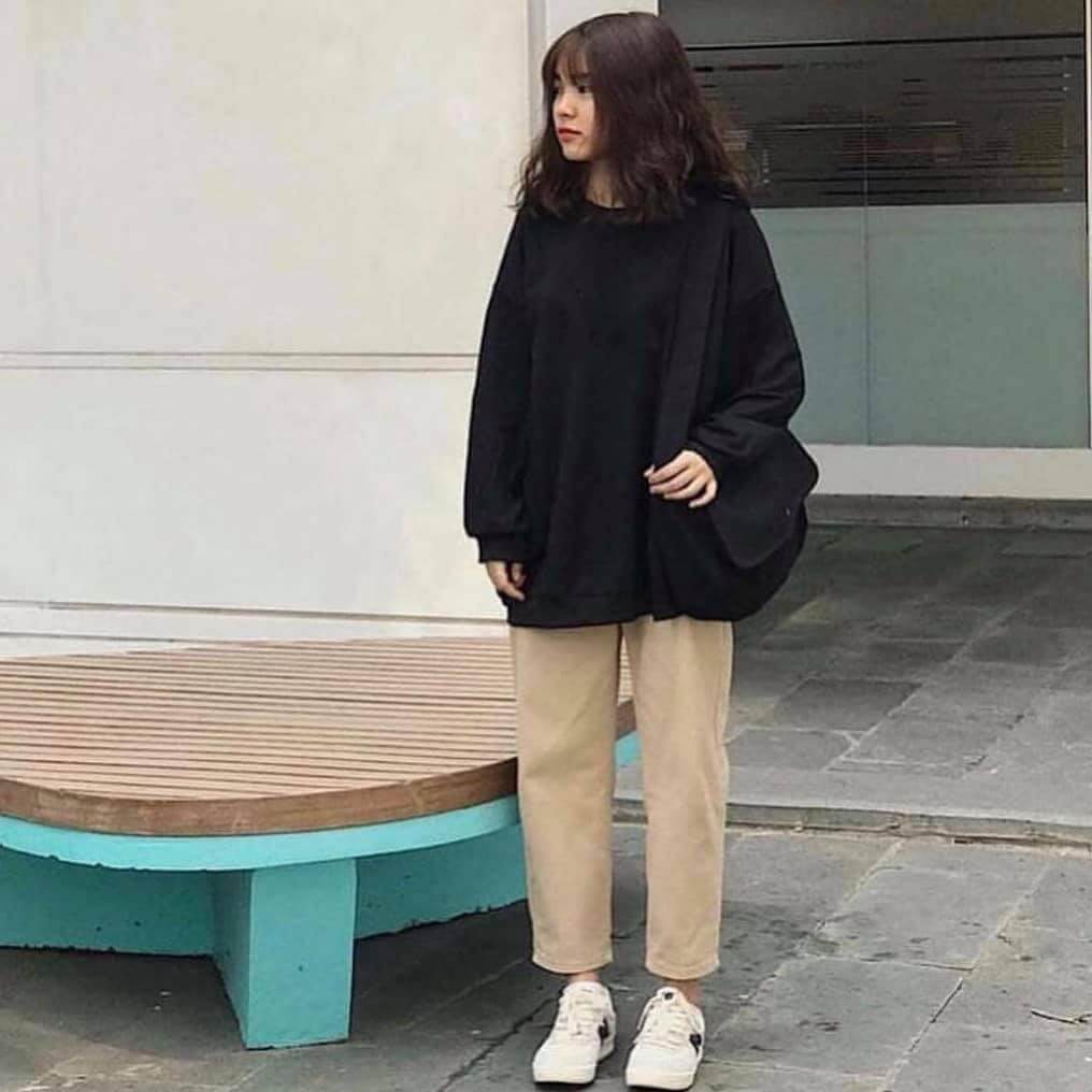 Phối đồ với sweater và chân váy chữ a