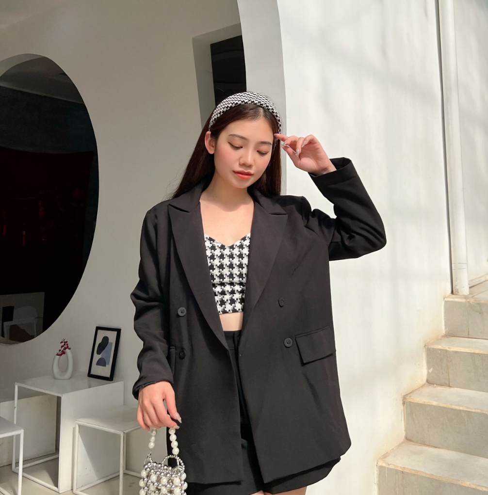 phối đồ blazer đen với quần ống rộng
