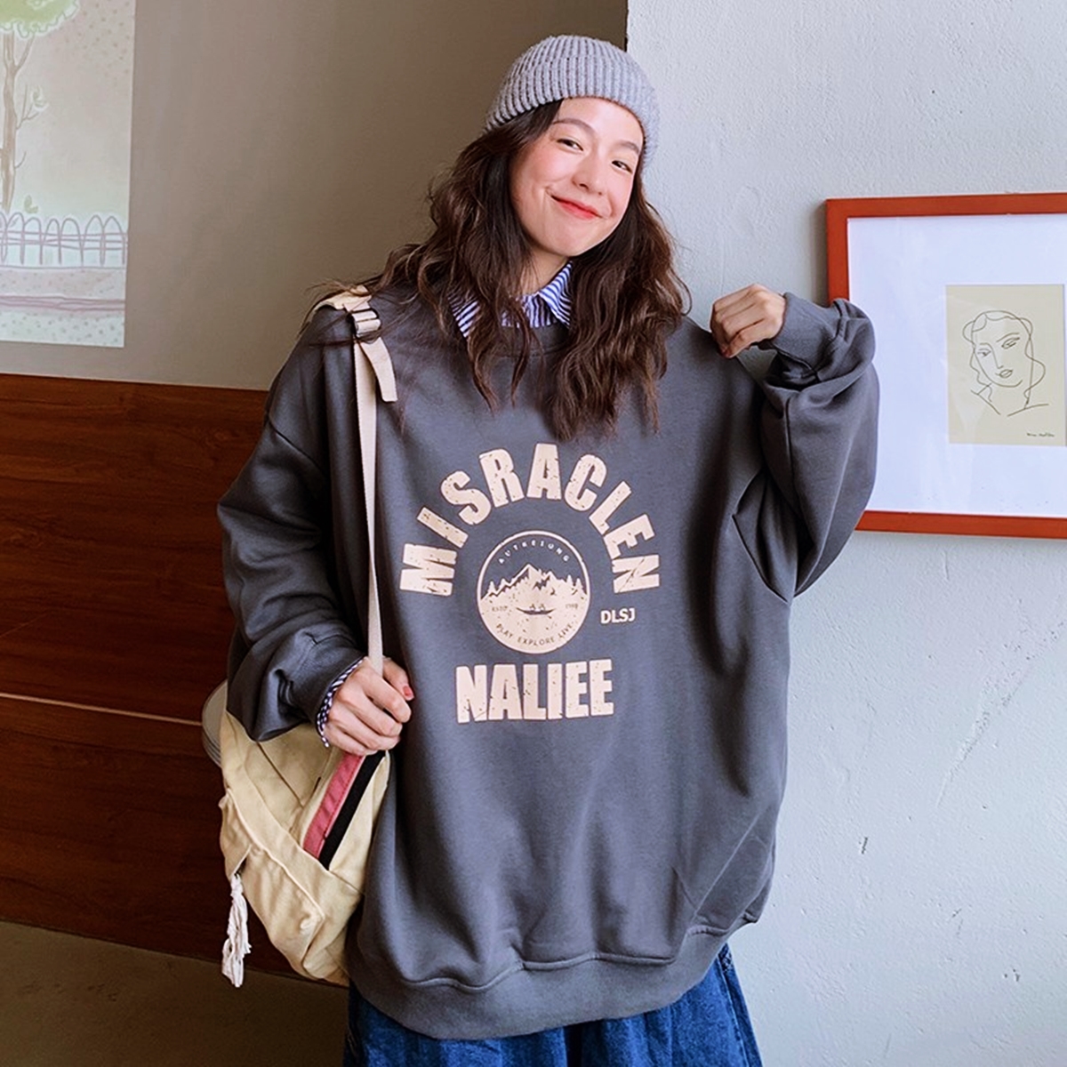 Phối đồ với sweater và chân váy dài