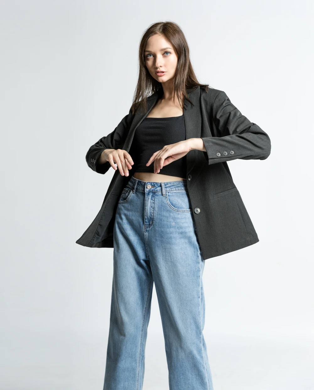 15+ Cách Phối Áo Vest Với Quần Jean Nữ Sành Điệu 5 Phối áo vest với quần jean nữ sành điệu