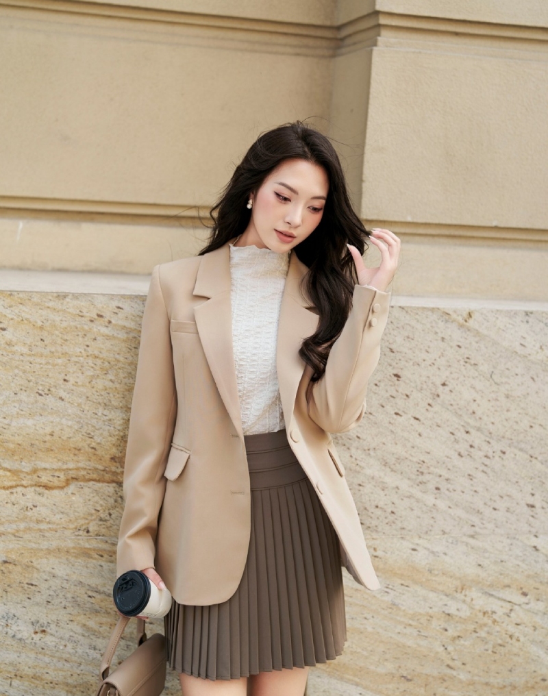 Bật Mí 20+ Cách Mix Blazer Với Váy Sành Điệu Tôn Dáng 6 Cách mix blazer với chân váy dài xếp ly