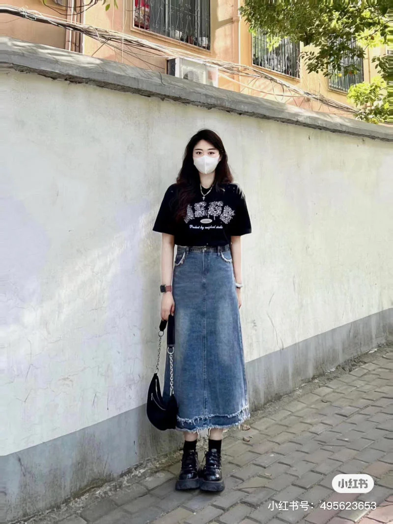 phối áo croptop với chân váy jean chữ a