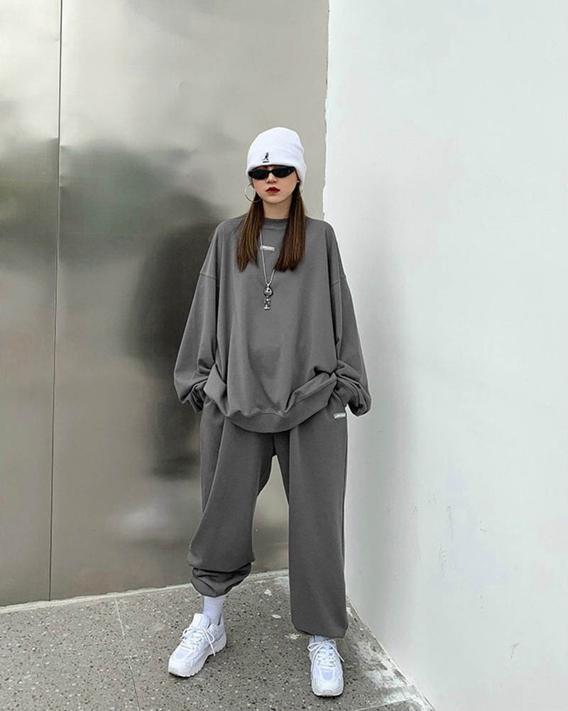Phối đồ sweater nữ cá tính