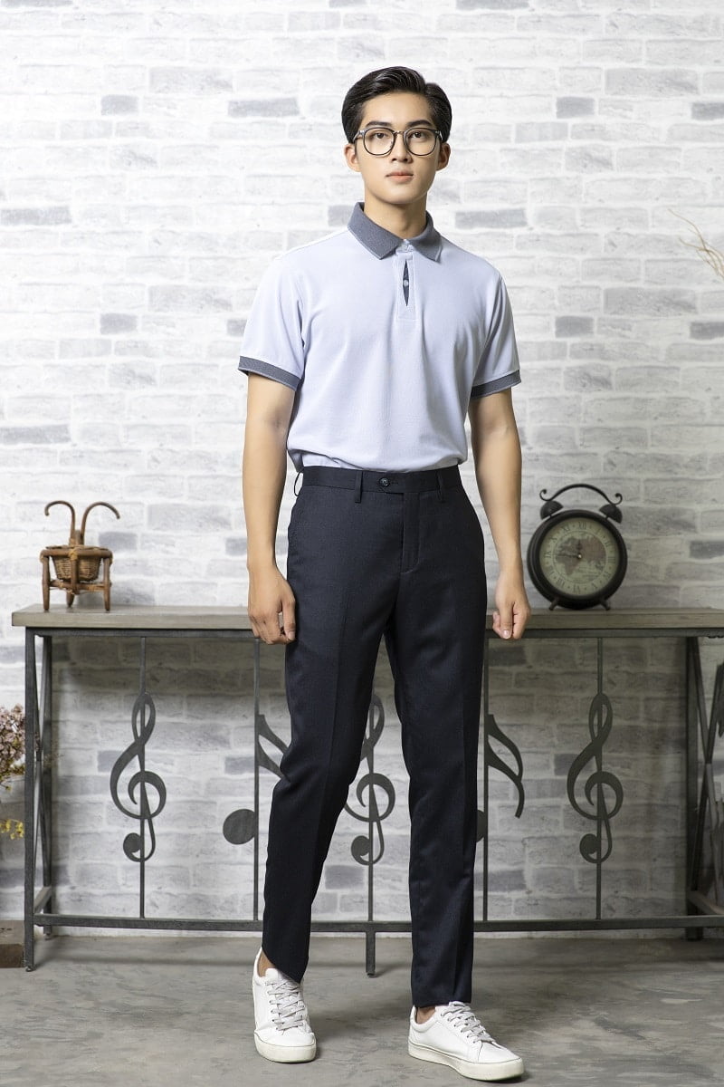quần âu phối giày sneaker