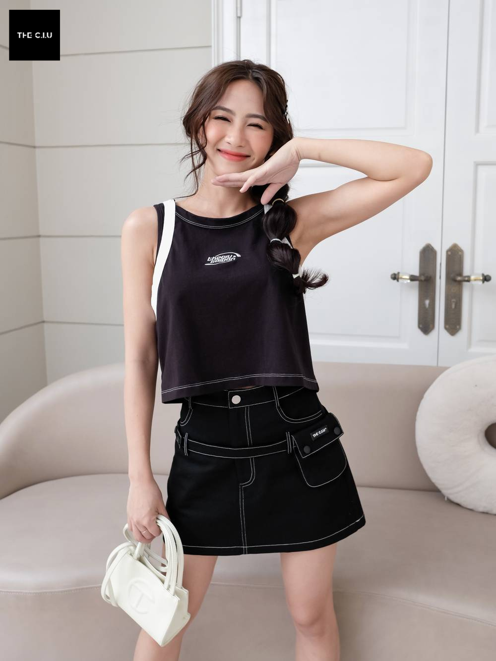 Cách phối áo tank top nữ với chân váy