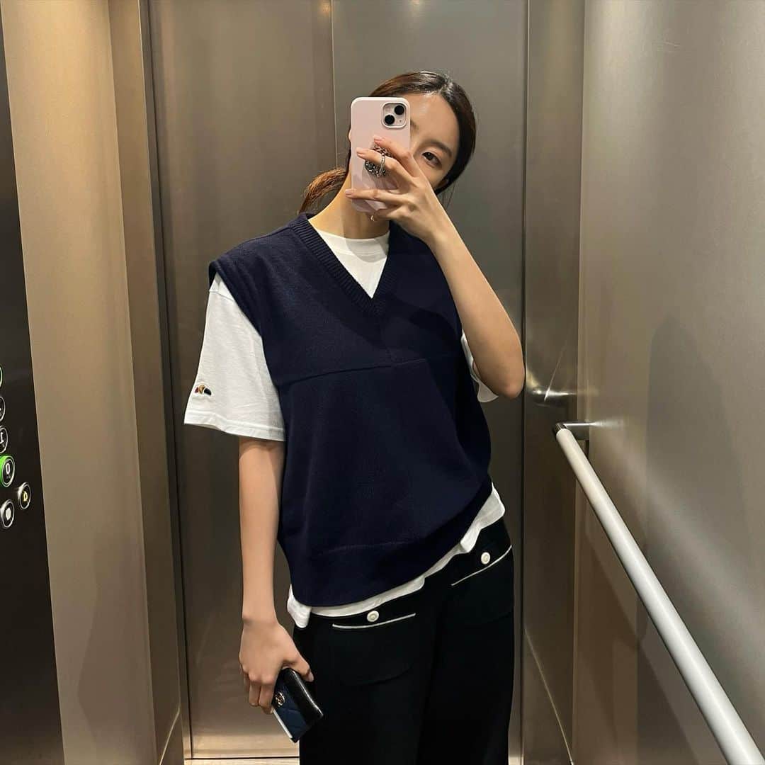 15+ Cách Phối Áo Sơ Mi Gile Nữ Thanh Lịch Và Sành Điệu 1 Phối đồ áo sơ mi gile nữ sành điệu
