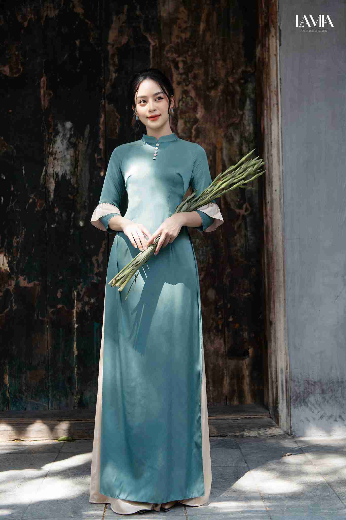 Áo dài xanh ngọc mặc với quần màu gì