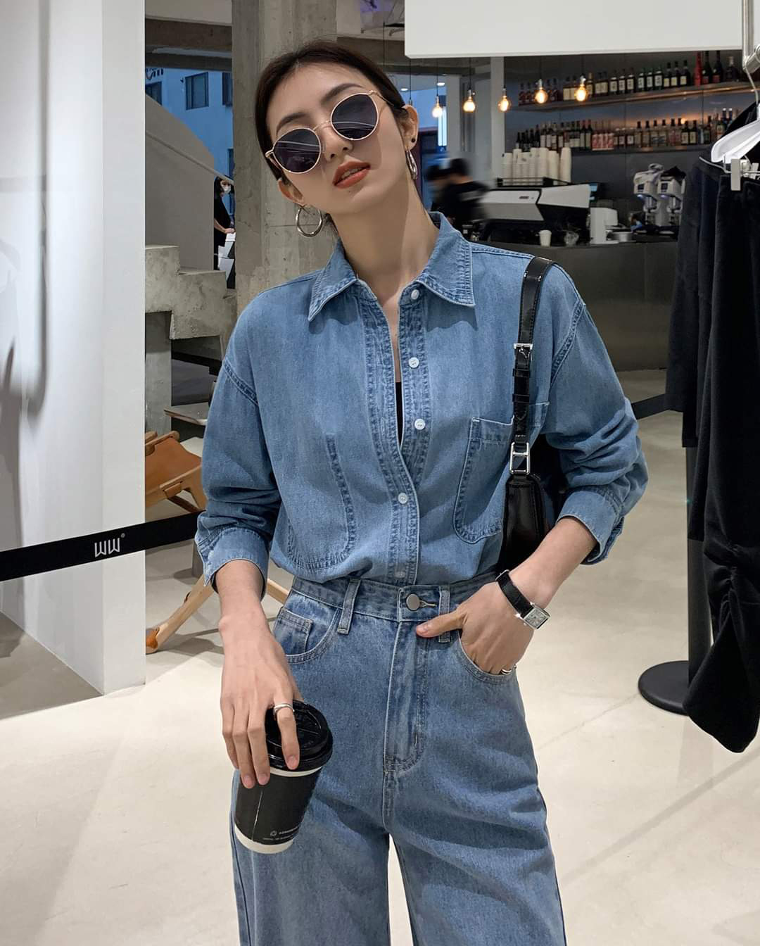 Cách mặc áo sơ mi jean form rộng