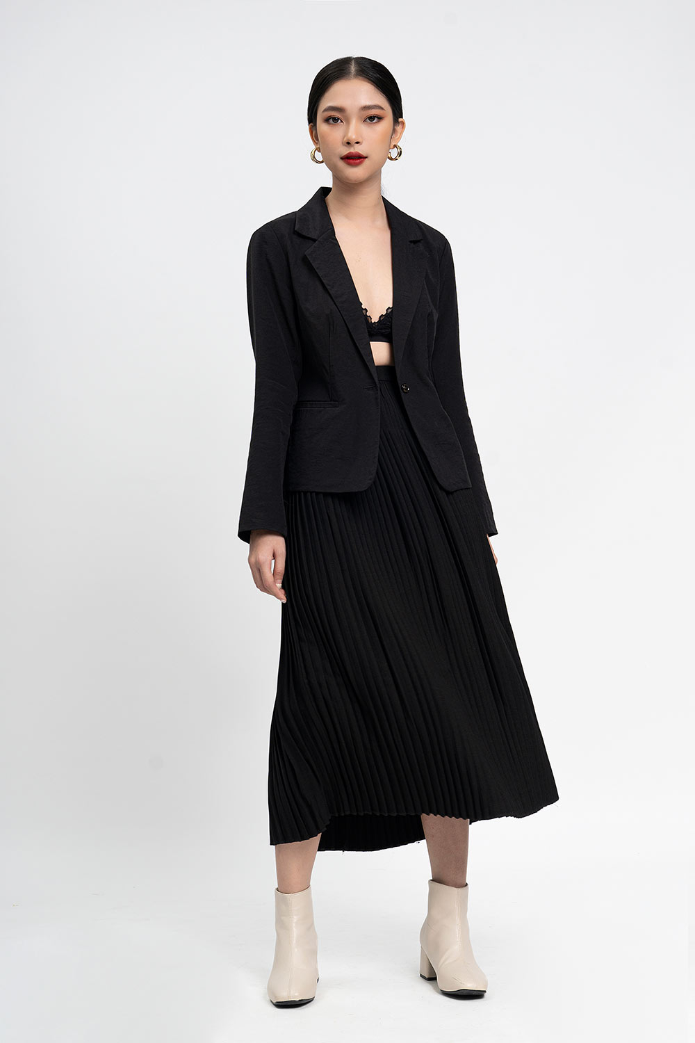 Bật Mí 20+ Cách Mix Blazer Với Váy Sành Điệu Tôn Dáng 1 Mix blazer với váy công sở