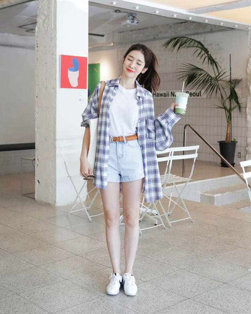 ao so mi nu phoi voi quan short