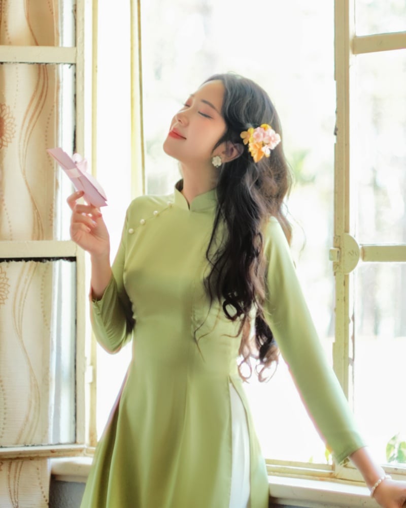 Nội y mặc áo dài