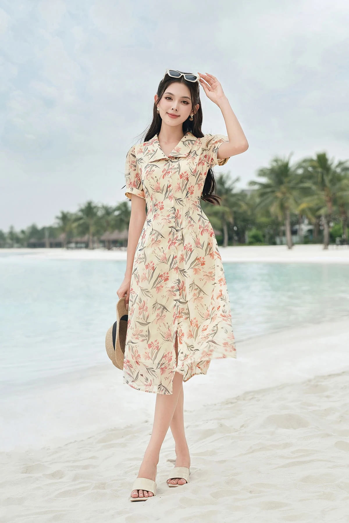 Cách phối đồ đi biển cho nữ với bikini và áo khoác ngoài