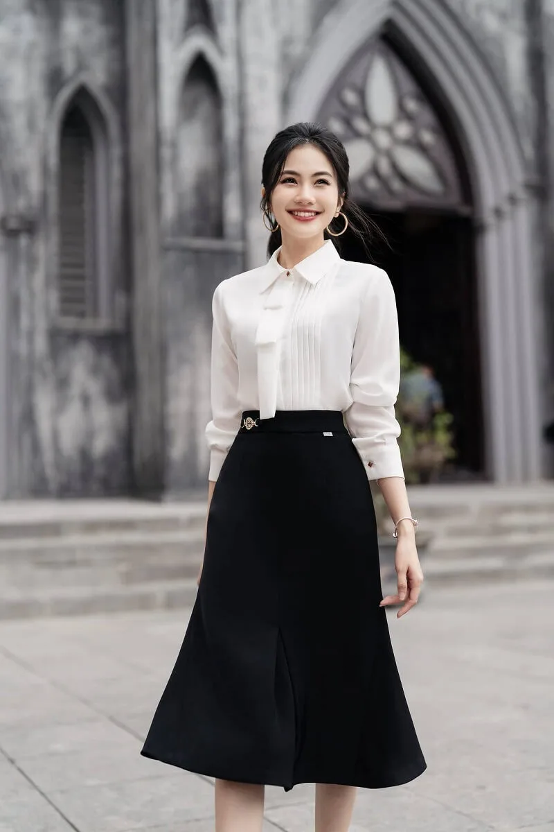 Cách phối đồ với chân váy đen xòe dài