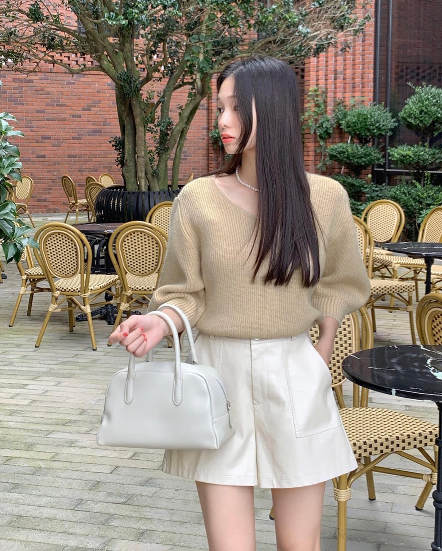 Cách phối đồ với quần short nữ mùa đông công sở