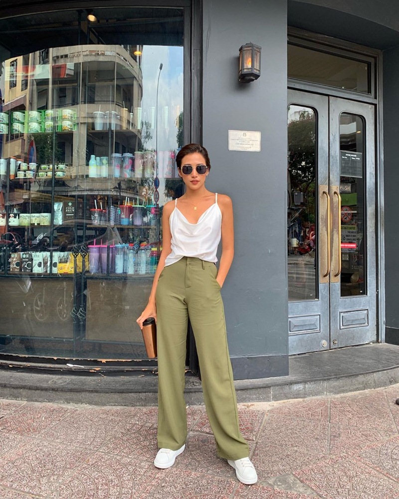 Quần jean ống rộng mang sandal thoải mái