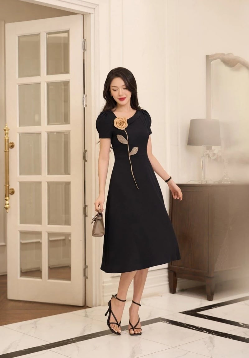15+ Cách Phối Phụ Kiện Với Đầm Đen Sang Trọng Tinh Tế 2 trang sức cho đầm đen