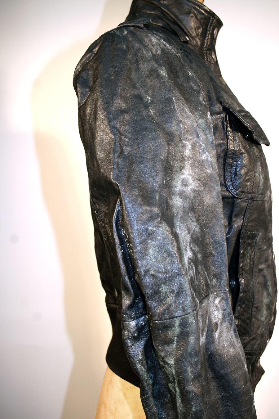 hậu quả giặt áo da bằng máy giặt
