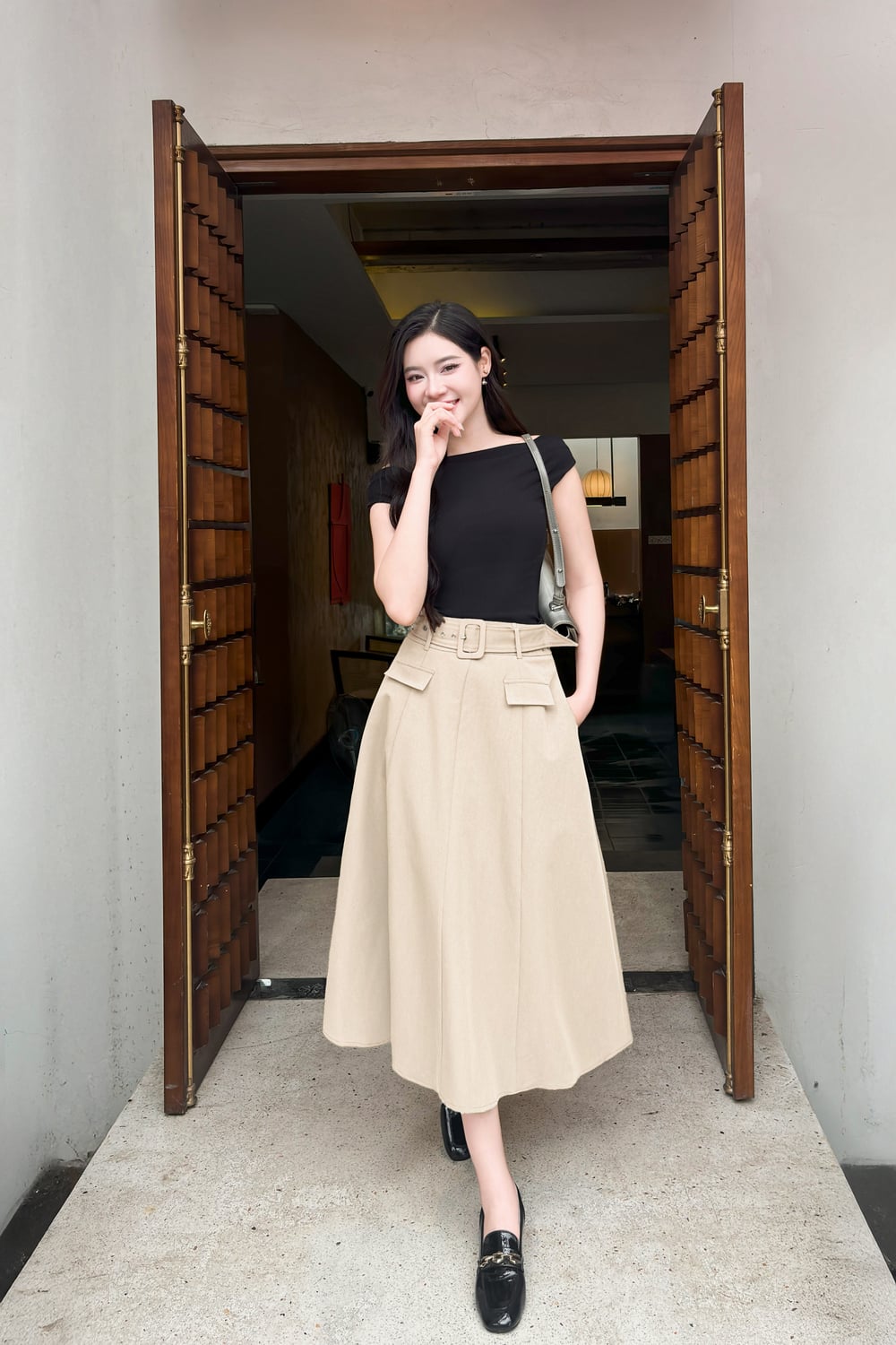 Phối đồ với chân váy màu be chữ A