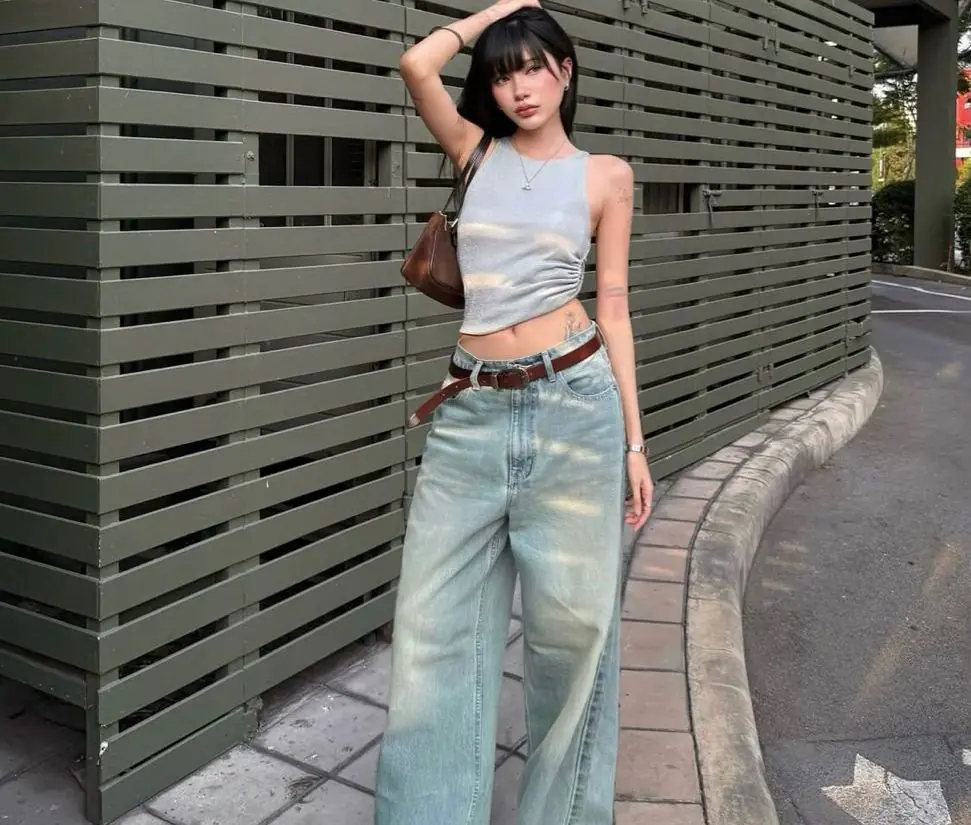 Phối đồ với áo ba lỗ nữ và quần ống rộng