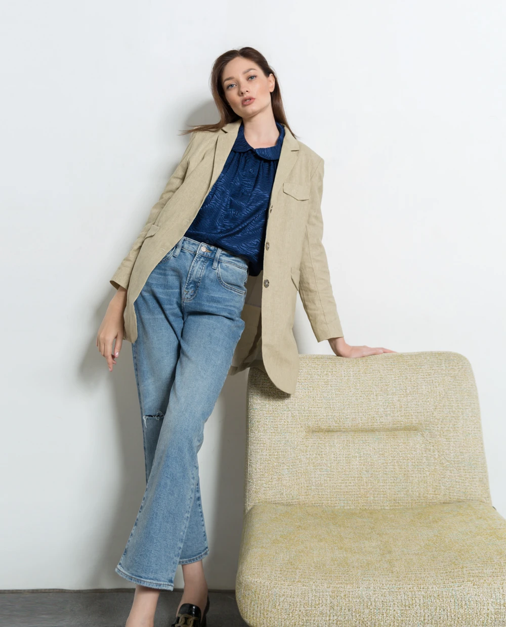 15+ Cách Phối Áo Vest Với Quần Jean Nữ Sành Điệu 4 Phối áo vest nữ với quần jean