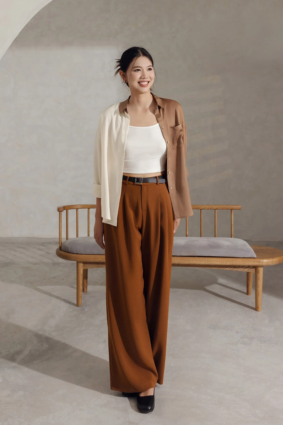 Phối đồ với quần tây ống rộng và croptop