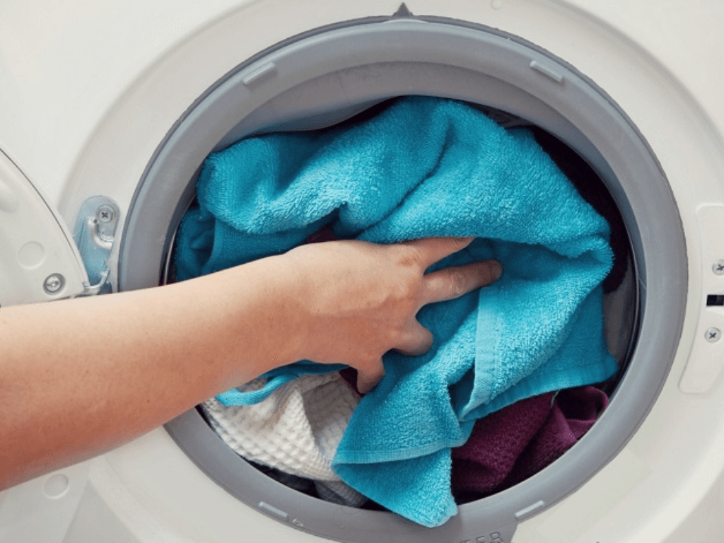 cách giặt đồ bằng máy giặt thơm