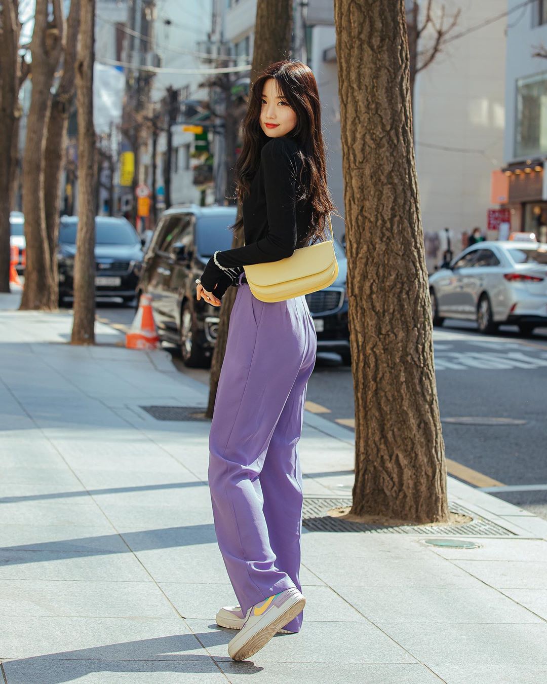 Phối đồ với màu tím pastel và denim