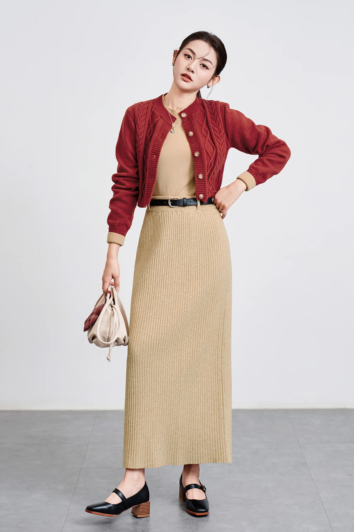 20+ Cách Phối Đồ Với Chân Váy Suông Dài Sành Điệu 5 Phối đồ với chân váy suông dài và áo cardigan