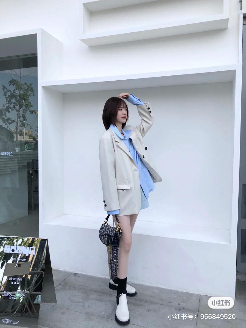Cách phối blazer nữ kẻ sọc