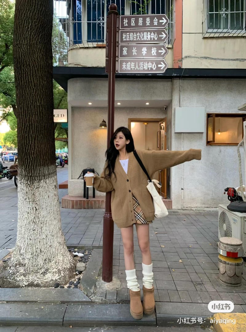 Phối đồ với áo cardigan nữ cùng quần jean