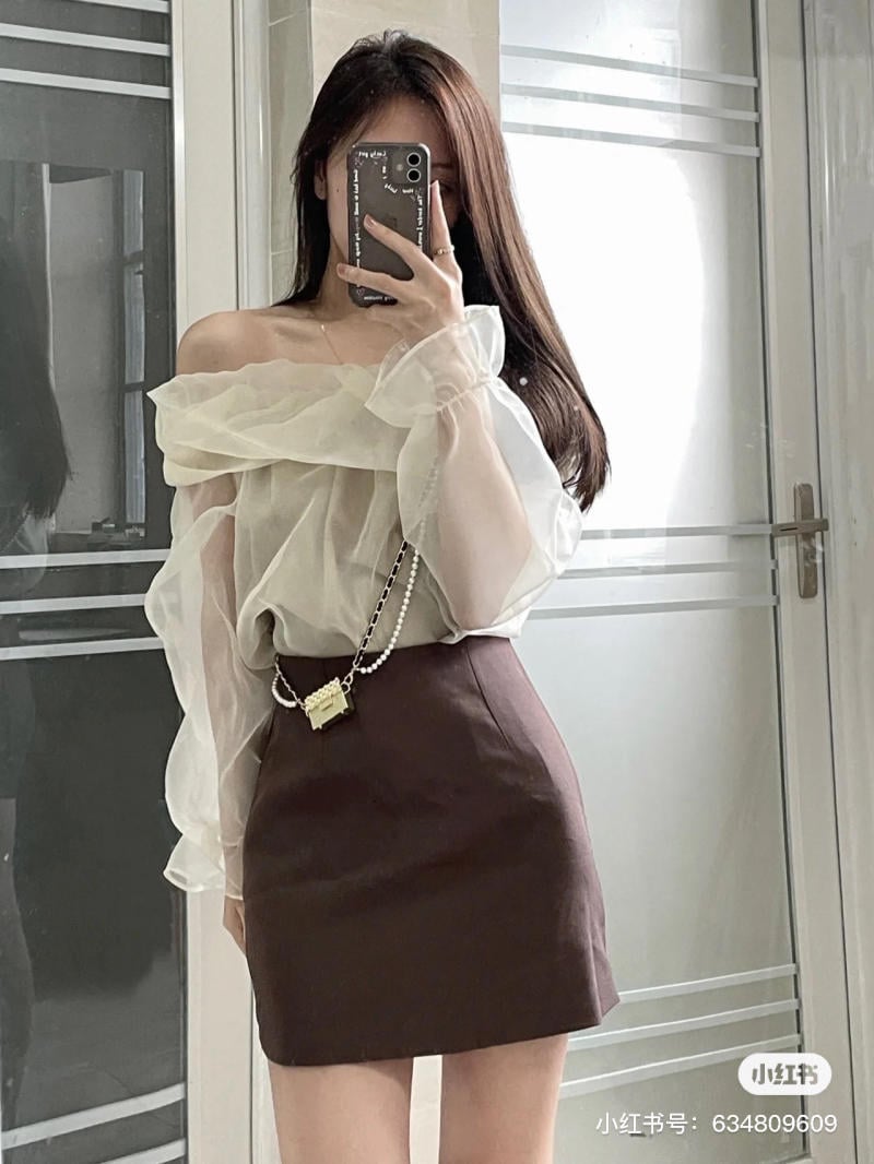 Phối đồ với áo trễ vai và chân váy dài