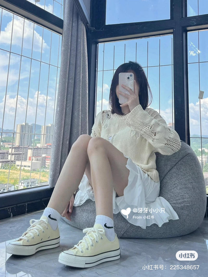 25+ Cách Phối Đồ Với Giày Converse Cổ Cao Nữ Hack Dáng 3 Phối đồ với giày converse cổ cao nữ và quần short jean
