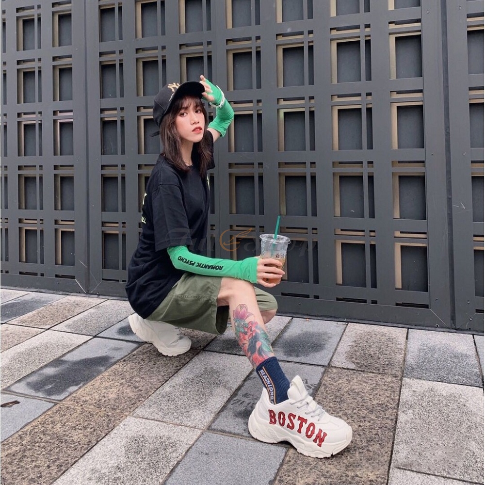 Mix đồ với giày sneaker nữ