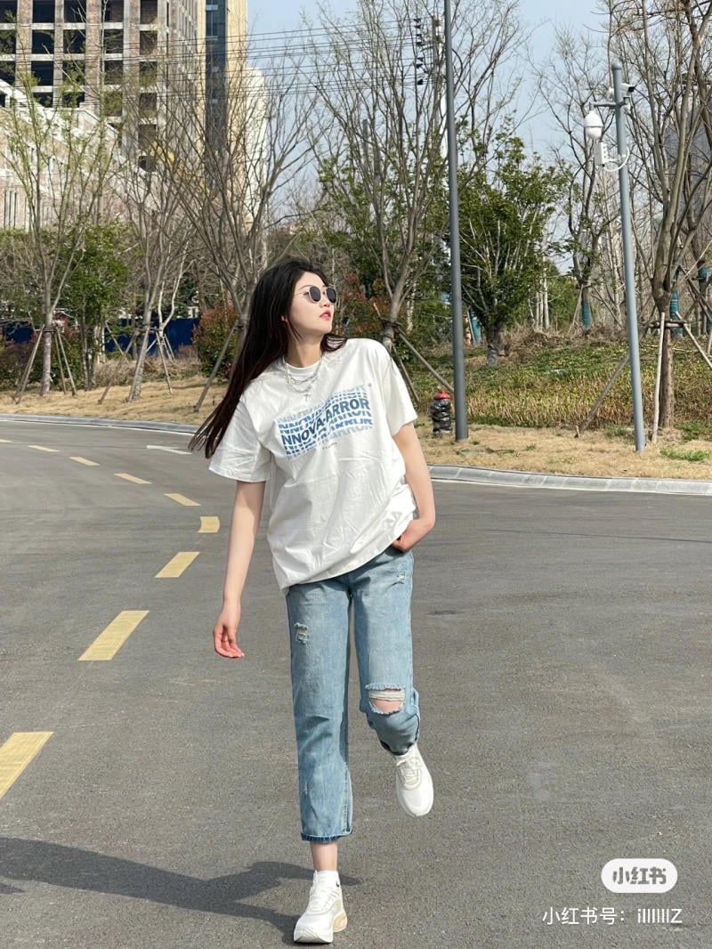 Outfit công sở sneaker