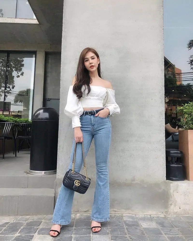 áo croptop và quần ống loe