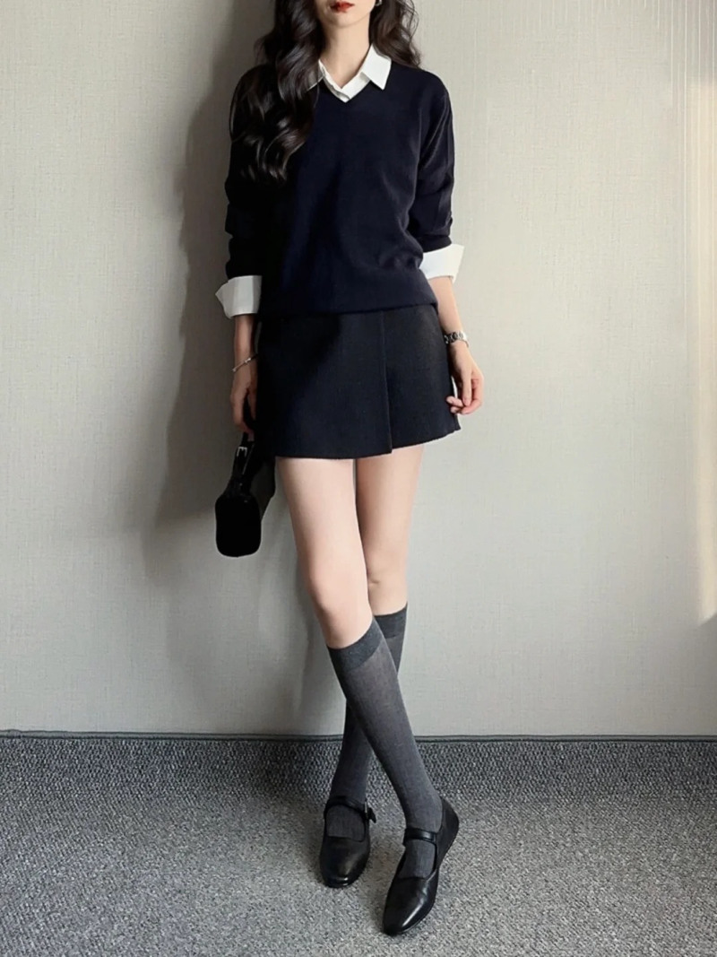 15+ Cách Phối Đồ Với Tất Cao Cổ Nữ Hack Dáng Cực Đỉnh 2 outfit chân váy xếp ly tất cao cổ