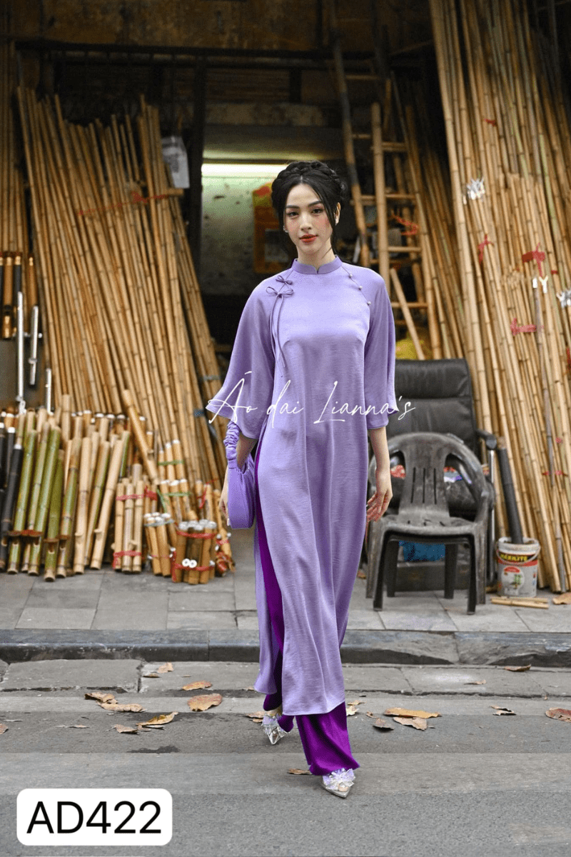 áo dài tím quần vàng