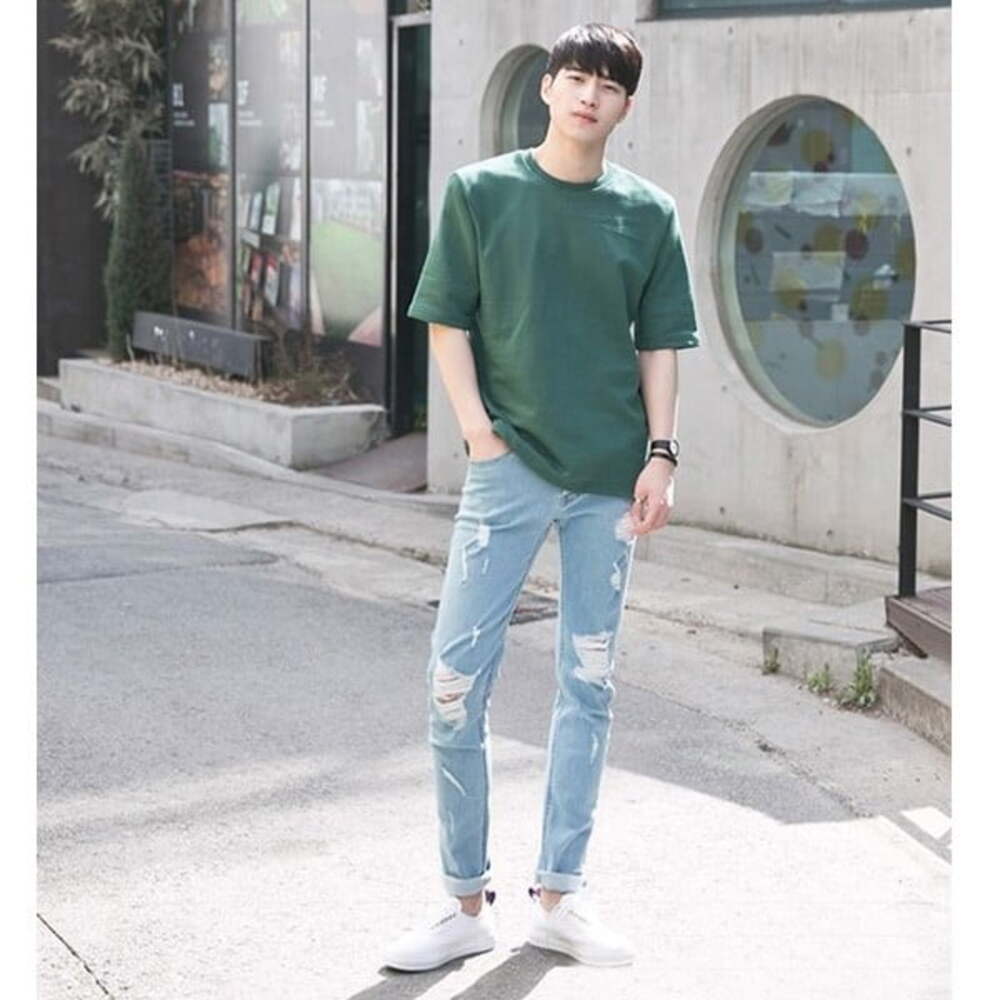 Outfit quần jean giày trắng nam