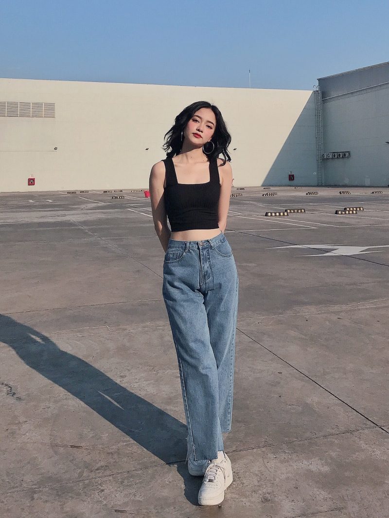 15+ Cách Phối Áo Croptop Với Quần Ống Rộng Hack Dáng Đỉnh 4 Phối áo croptop hai dây với quần ống rộng
