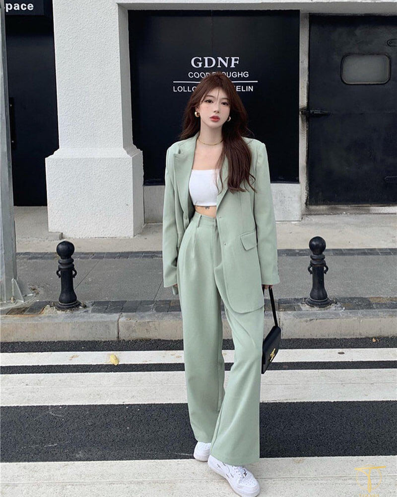 Bật mí 15+ cách phối áo blazer với quần ống rộng sành điệu 6 Phối blazer với quần tây ống rộng